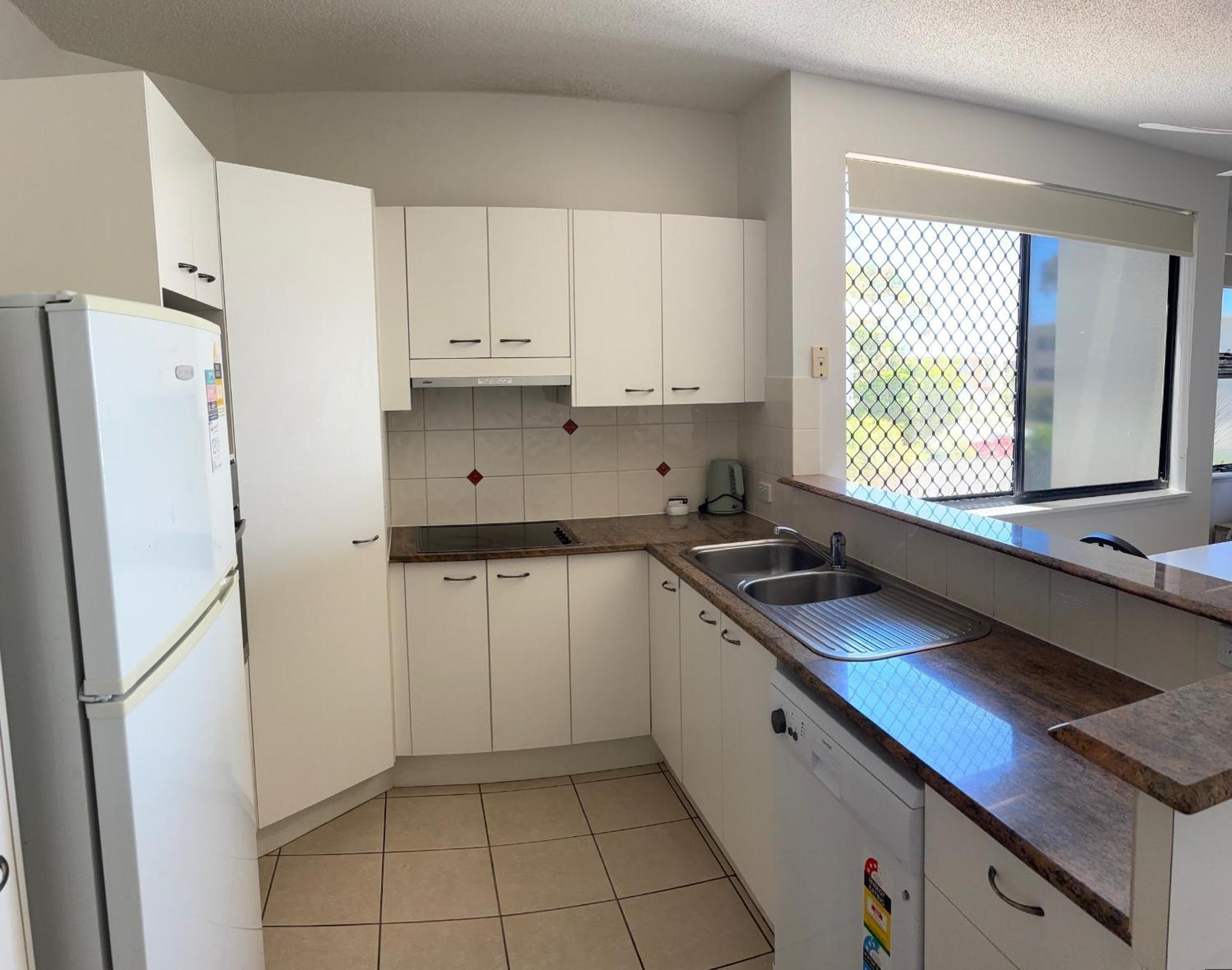 Kings Row Apartments Калаундра Екстер'єр фото