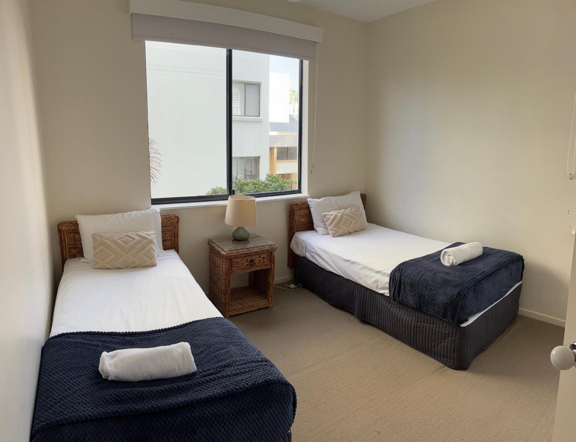 Kings Row Apartments Калаундра Екстер'єр фото