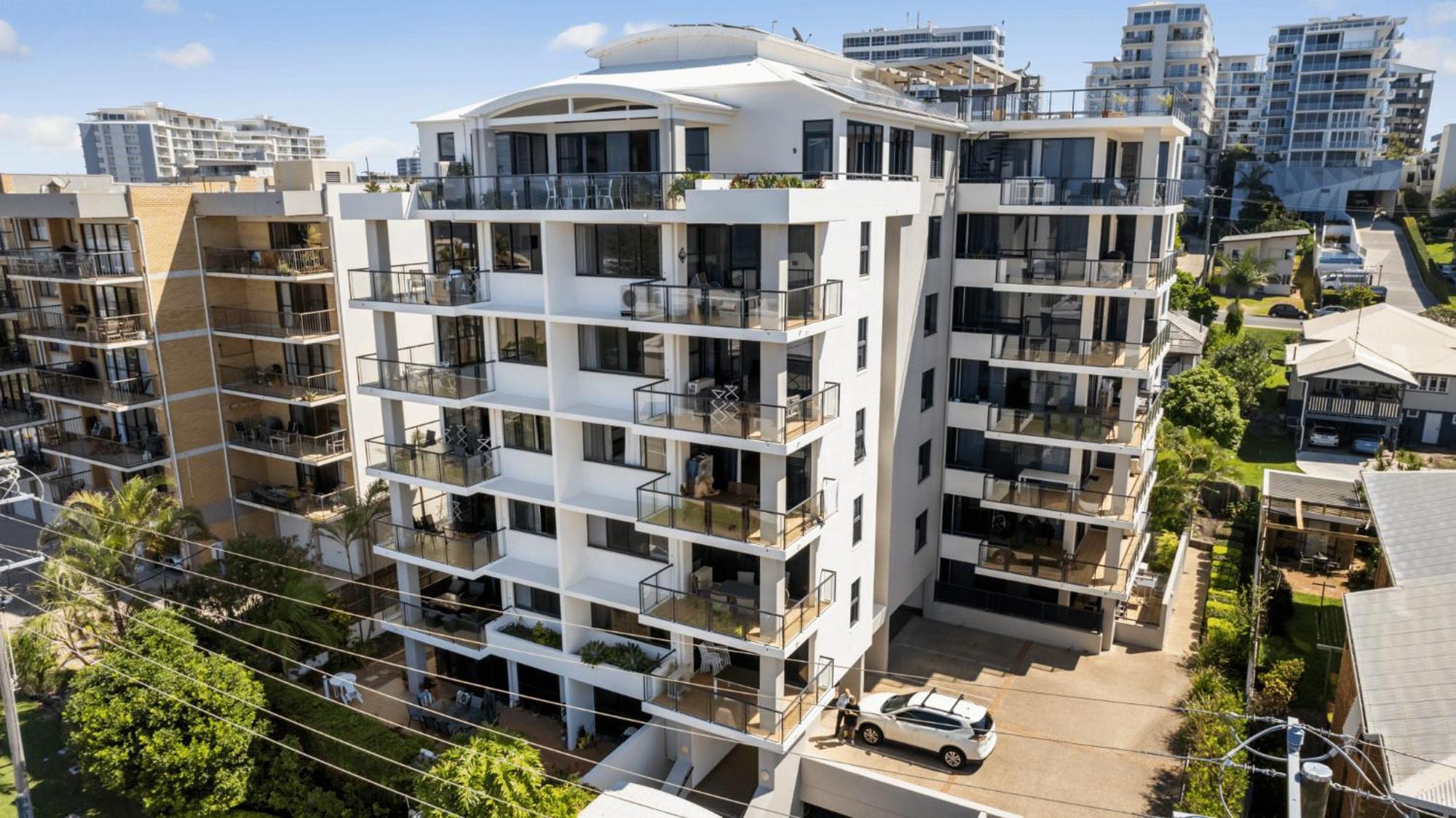 Kings Row Apartments Калаундра Екстер'єр фото